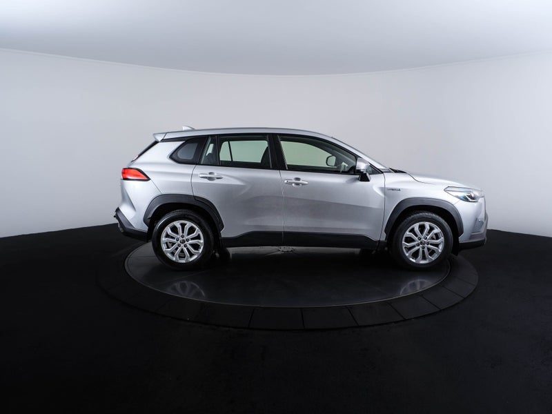 2022 Toyota Corolla Cross GX Hybrid, photo 2