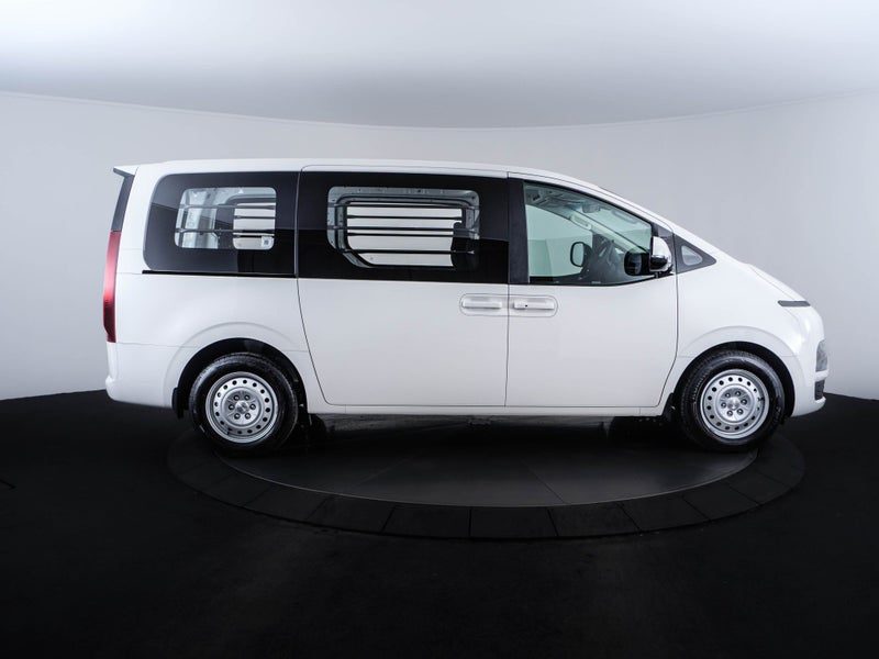 2026 Hyundai Staria Load 1.6T Hybrid (HEV), photo 2