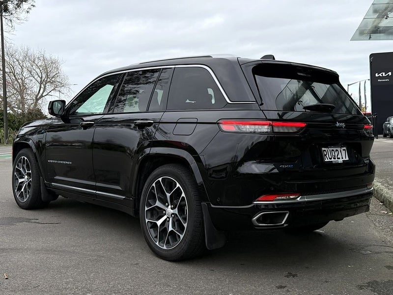 2025 Jeep Grand Cherokee Summit PHEV 5 Seat, photo 2