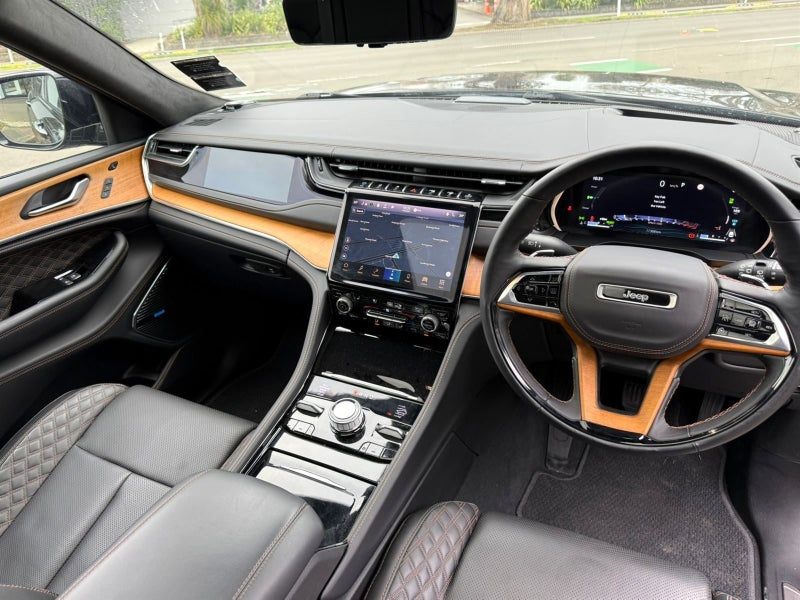 2025 Jeep Grand Cherokee Summit PHEV 5 Seat, photo 3