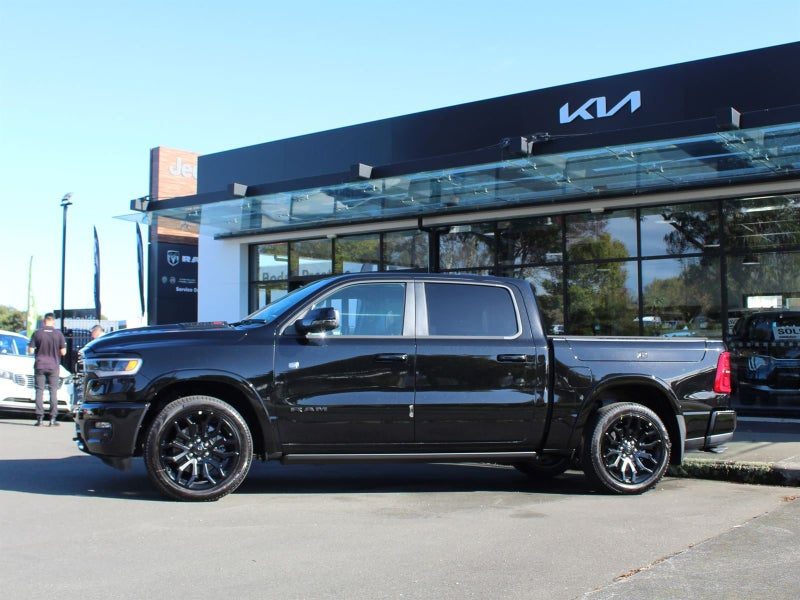 2026 Ram 1500 Limited I6 RB Night, photo 3