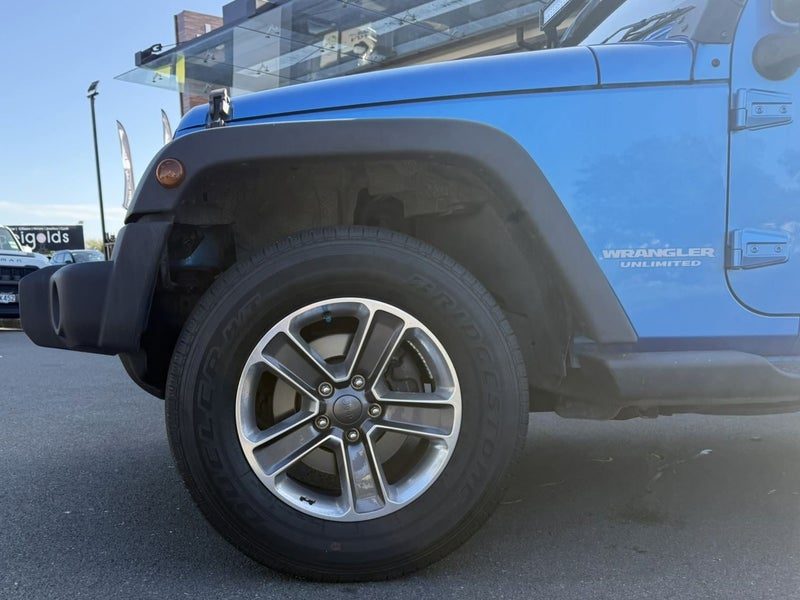 2010 Jeep Wrangler, photo 2