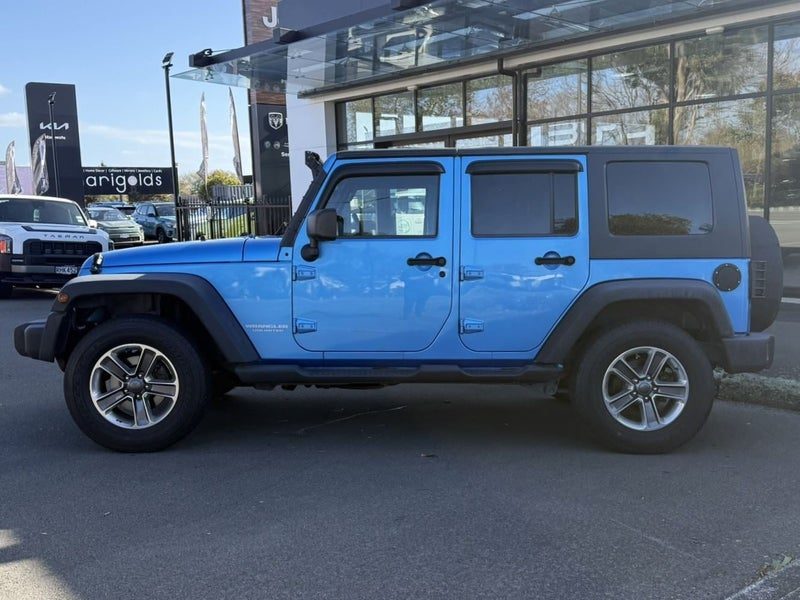 2010 Jeep Wrangler, photo 3