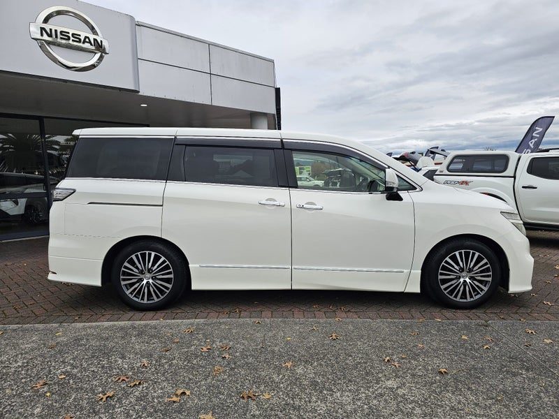 2017 Nissan El Grand Elgrand 250 Highway Star, photo 2
