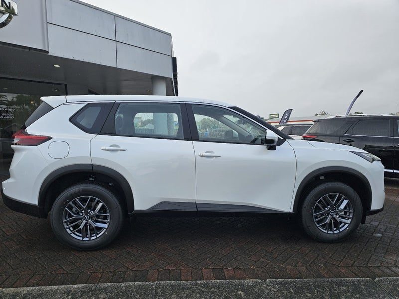 2026 Nissan X-Trail ST 2WD 5 Seater, photo 2