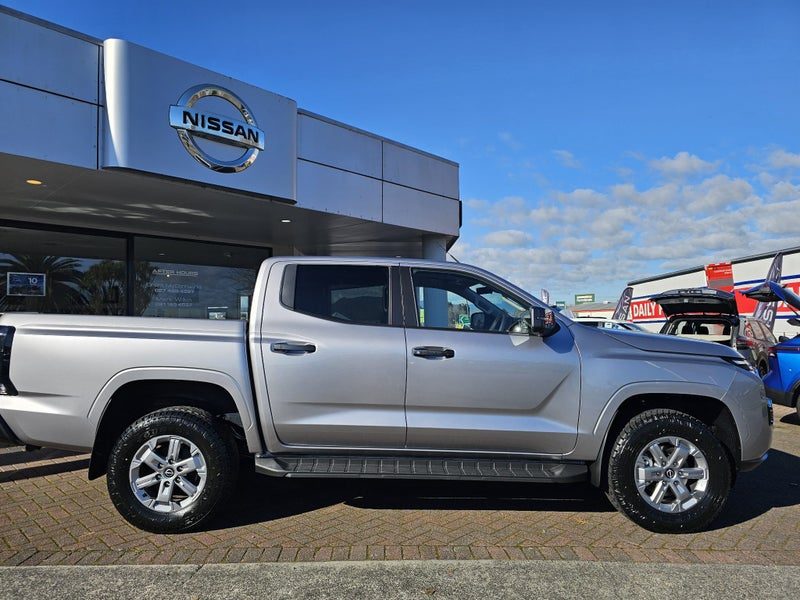 2026 Nissan Navara ST 4WD, photo 2