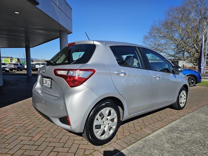 2018 Toyota Yaris GX, photo 3