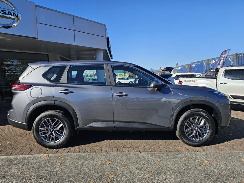 2026 Nissan X-Trail ST 4WD 7 Seater, photo 2