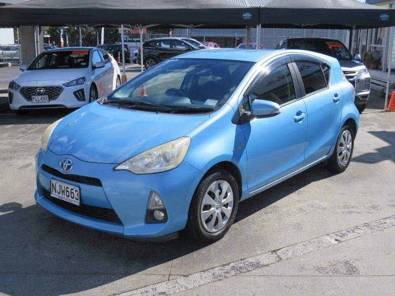 2013 Toyota Aqua S Push Button Heated Seat, photo 3