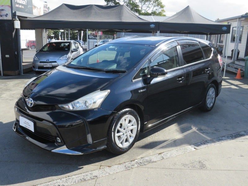 2015 Toyota Prius Alpha S, photo 3