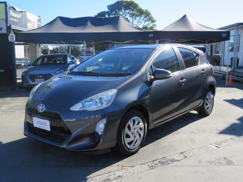 2015 Toyota Aqua, photo 3
