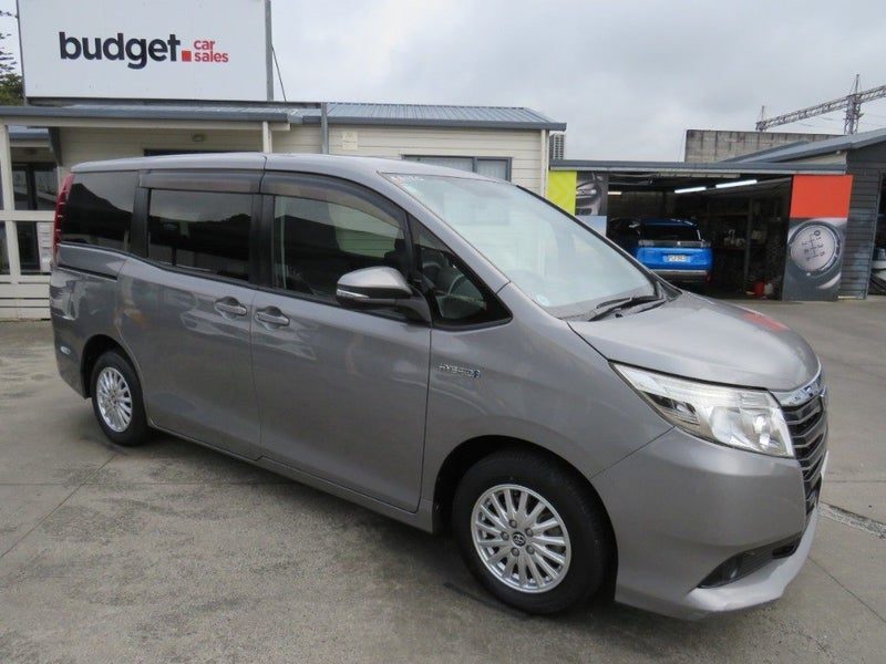 2015 Toyota Noah Hybrid RevCam 7 Seater