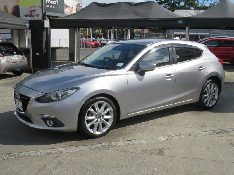 2015 Mazda Axela Sport Hatch, photo 3