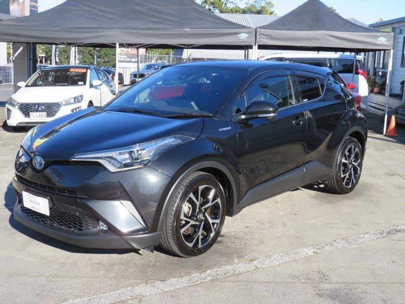 2018 Toyota C-HR G Spec LOW KM's HYBRID, photo 3