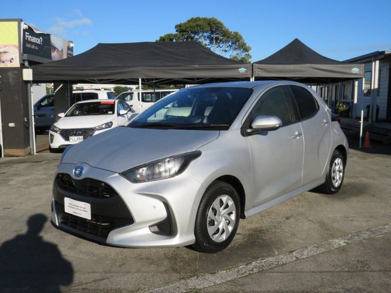 2022 Toyota Yaris Hybrid Push Button Safety, photo 3