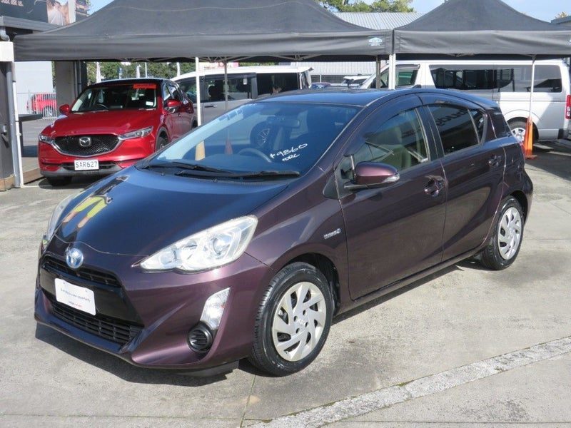 2015 Toyota Aqua, photo 3