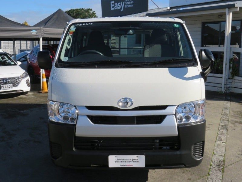 2021 Toyota Hiace Manual 6 Seater RevCam, photo 2