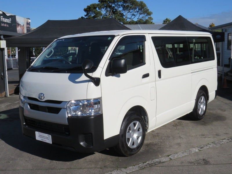 2021 Toyota Hiace Manual 6 Seater RevCam, photo 3