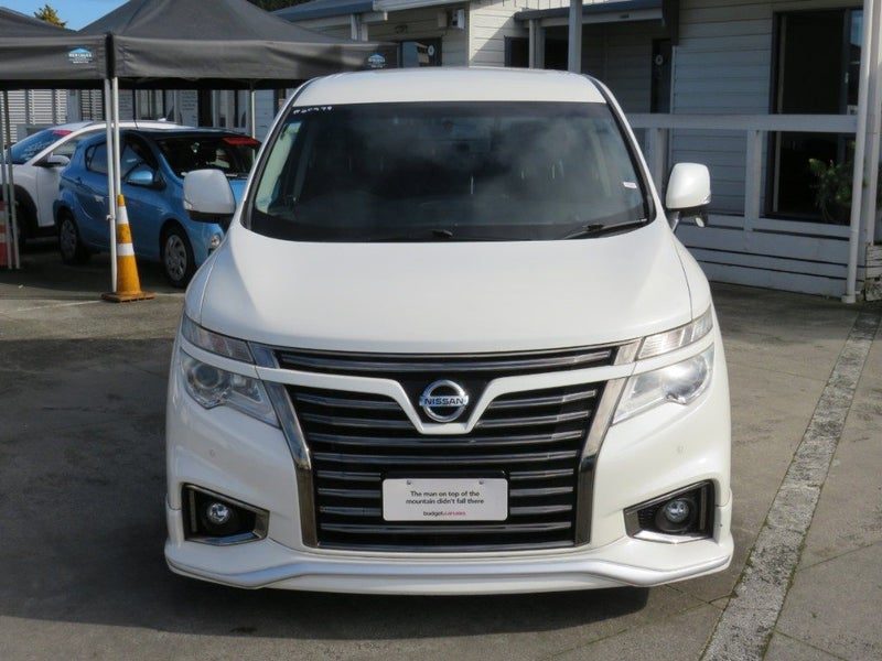 2015 Nissan Elgrand 250 Highway Star, photo 2