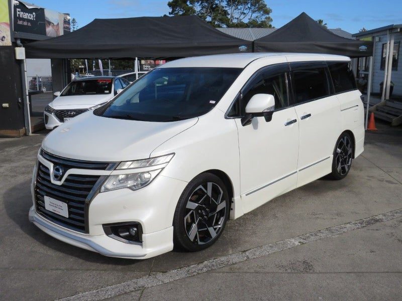 2015 Nissan Elgrand 250 Highway Star, photo 3