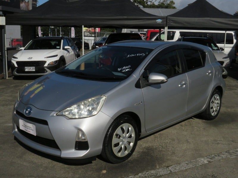 2013 Toyota Aqua S Push Button Low KM's, photo 3
