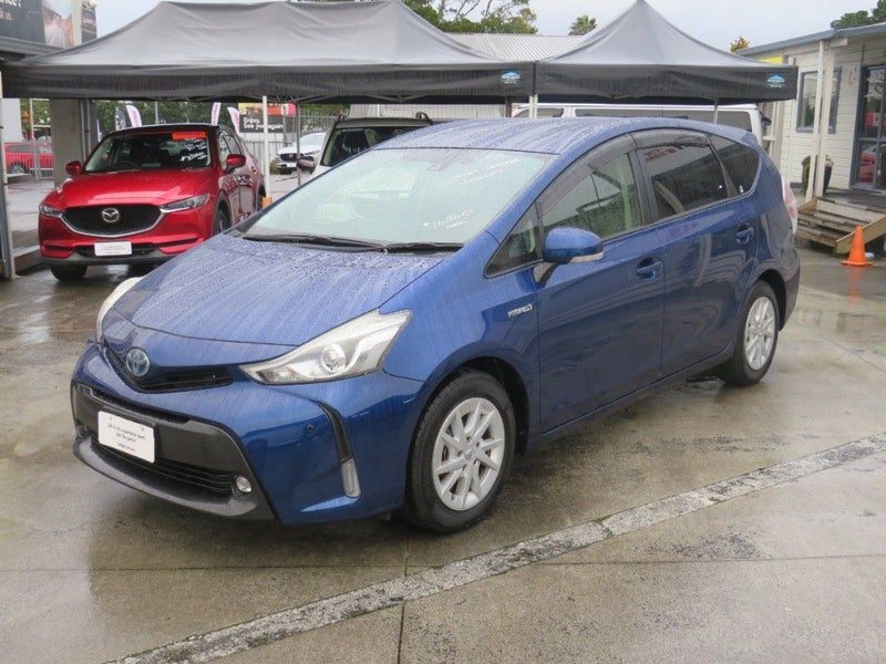2015 Toyota Prius Alpha G, photo 3