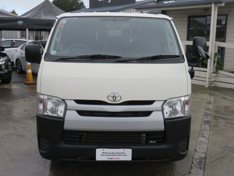 2019 Toyota Hiace 4x4 9 Seat Diesel, photo 2