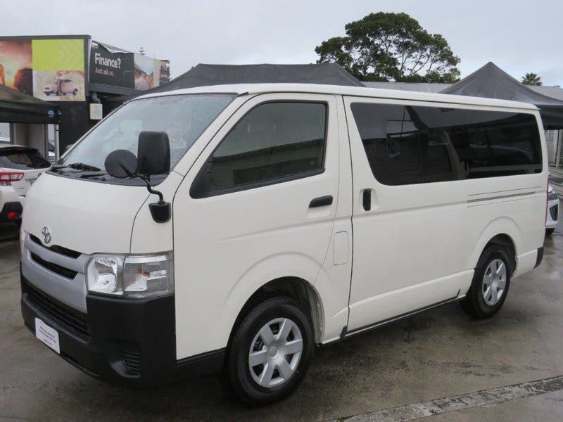 2019 Toyota Hiace 4x4 9 Seat Diesel, photo 3