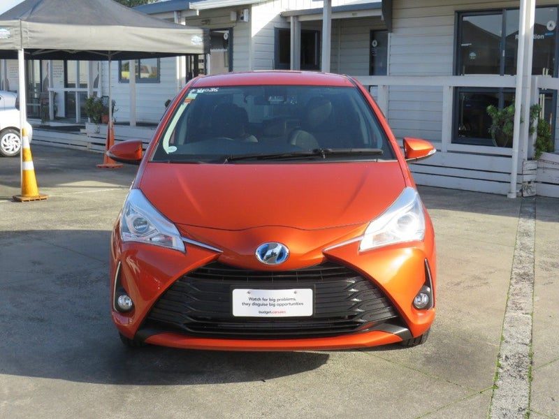 2017 Toyota Vitz Hybrid Push Btn Low Km's, photo 2