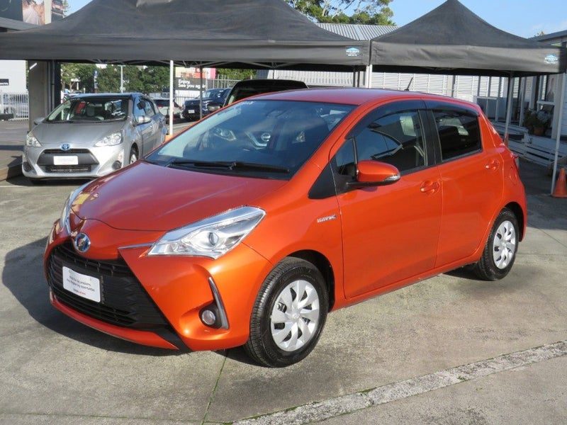 2017 Toyota Vitz Hybrid Push Btn Low Km's, photo 3