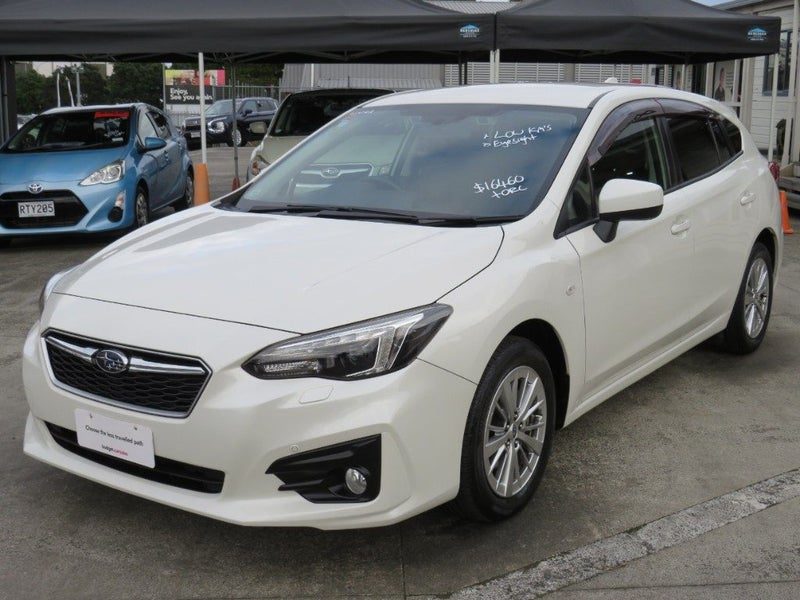 2017 Subaru Impreza LOW KM's, photo 3