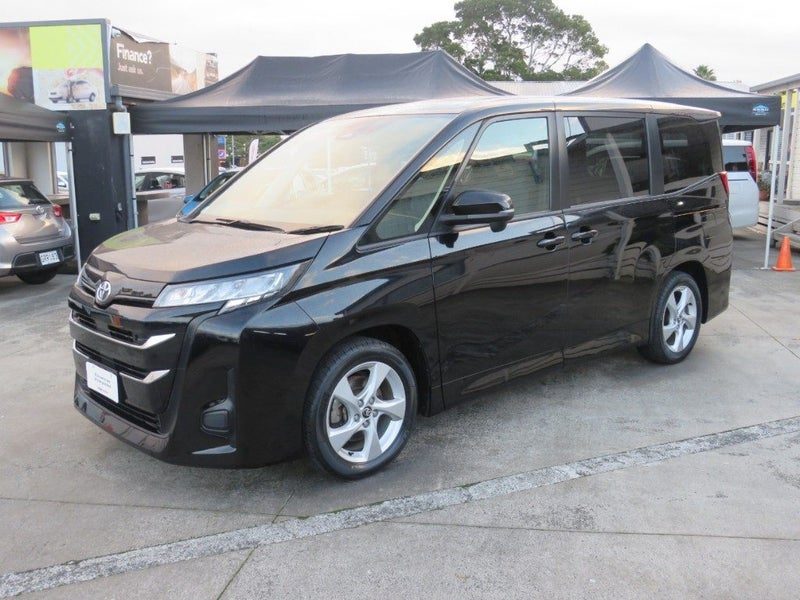2022 Toyota Noah 8 Seat Radar Cruise TSS, photo 3