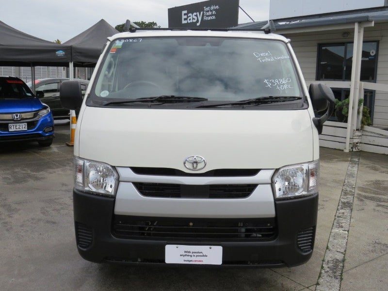 2020 Toyota Hiace DIESEL, photo 2