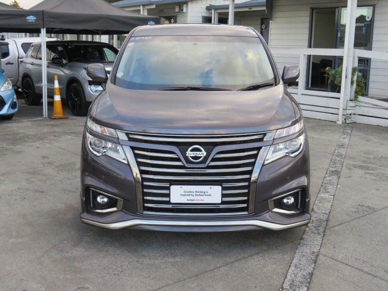 2015 Nissan Elgrand 250 Highway Star, photo 2