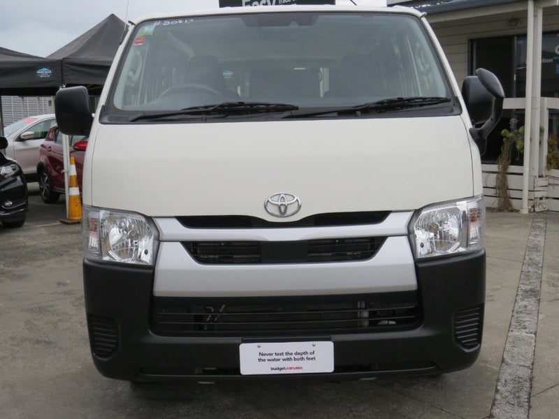 2021 Toyota Hiace Diesel 4WD 6 Seater, photo 2