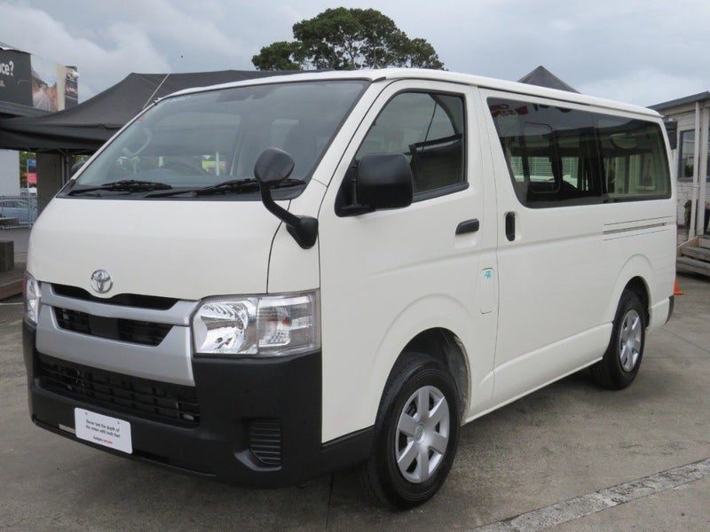 2021 Toyota Hiace Diesel 4WD 6 Seater, photo 3