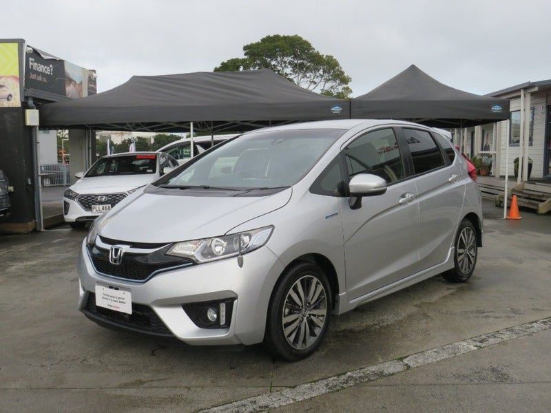 2015 Honda Fit Hybrid S PACK Low KM's, photo 3