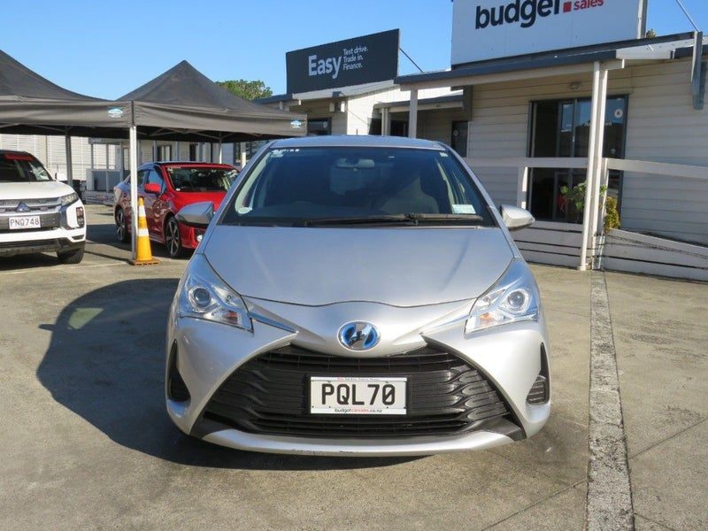 2017 Toyota Vitz Hybrid, photo 2