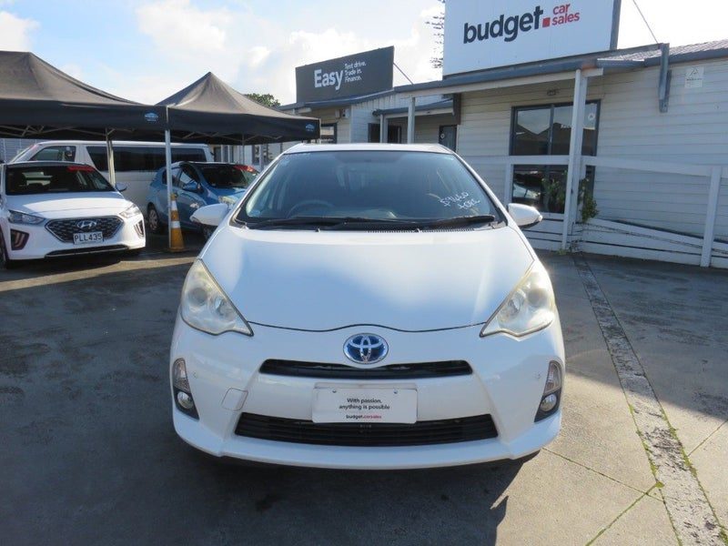 2013 Toyota Aqua LOW KM's, photo 2