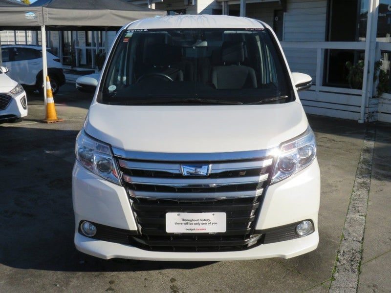 2015 Toyota Noah Hybrid G, photo 2