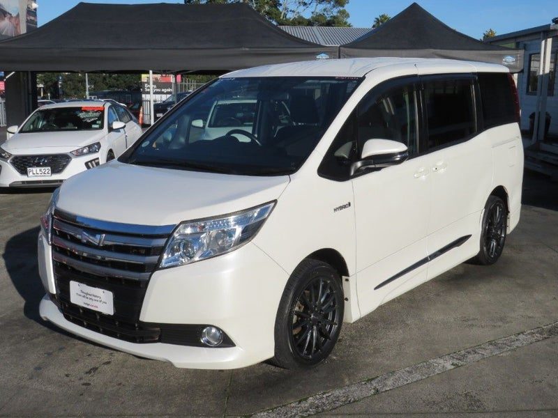 2015 Toyota Noah Hybrid G, photo 3