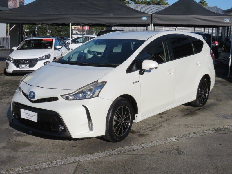 2015 Toyota Prius Alpha Hybrid 5 Seater, photo 3
