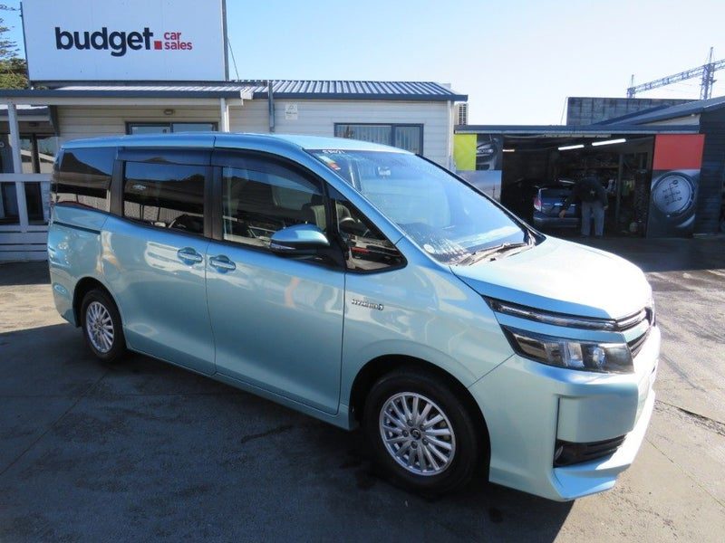 2014 Toyota Voxy Hybrid 7 Seat RevCam