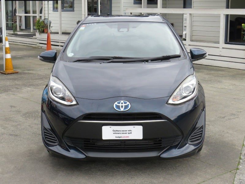 2017 Toyota Aqua, photo 3
