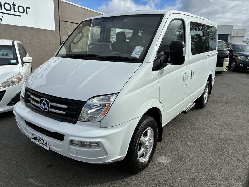 2015 LDV V80 11 Seat Man, photo 2