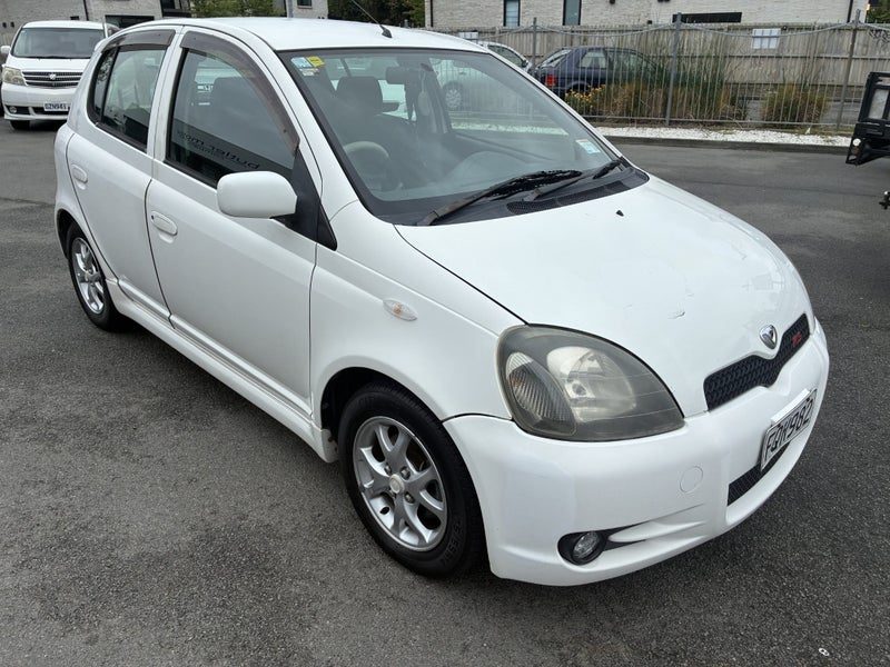 2002 Toyota Vitz RS, photo 2
