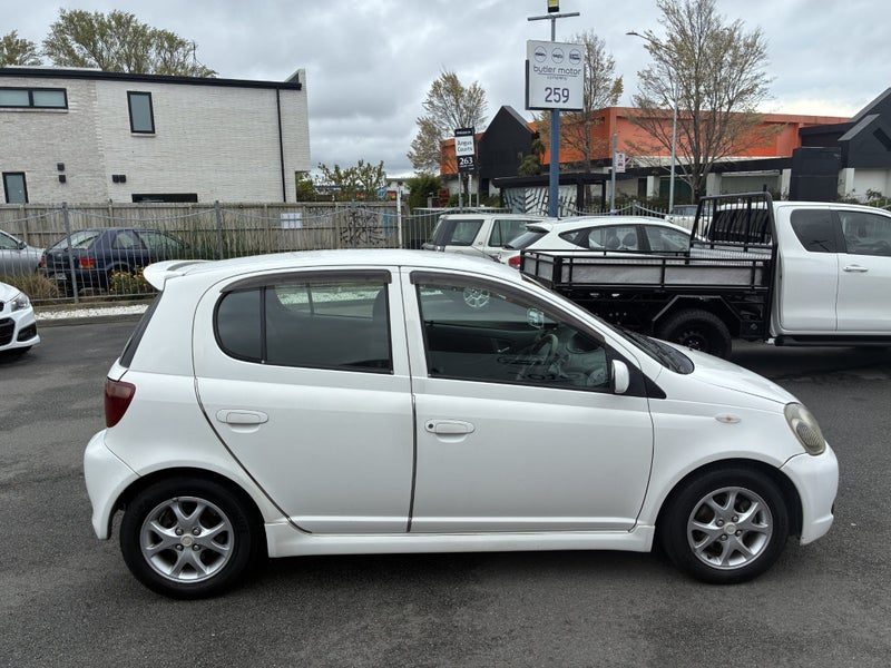 2002 Toyota Vitz RS, photo 3