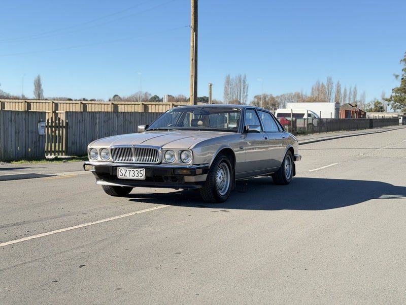 1988 Jaguar XJ40, photo 2