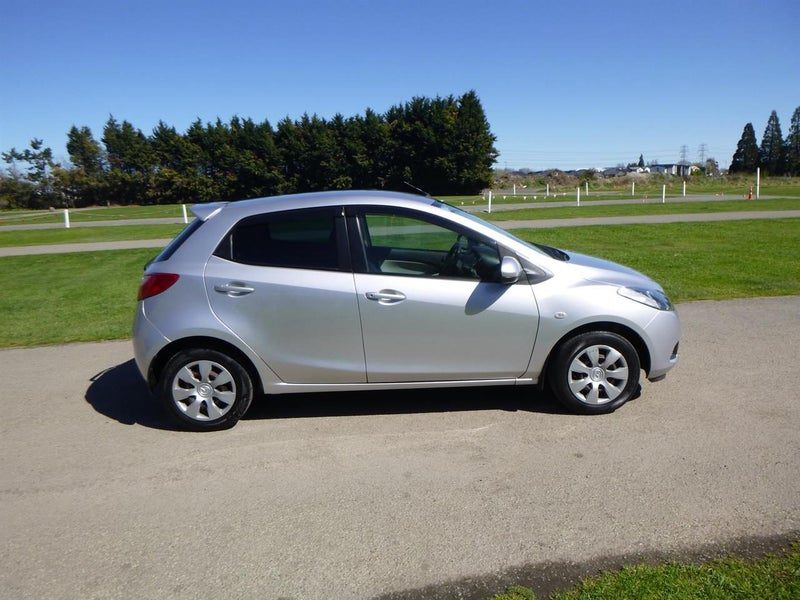 2008 Mazda Demio 5 door hatchback, photo 2
