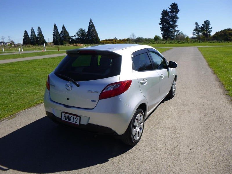 2008 Mazda Demio 5 door hatchback, photo 3